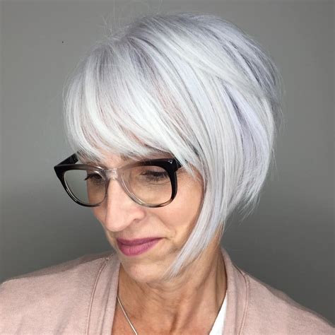 50 Coupes courtes pour une femme 50 ans avec lunettes